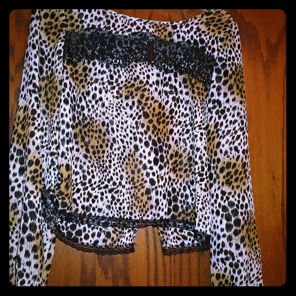 Leopard print top w/ open back